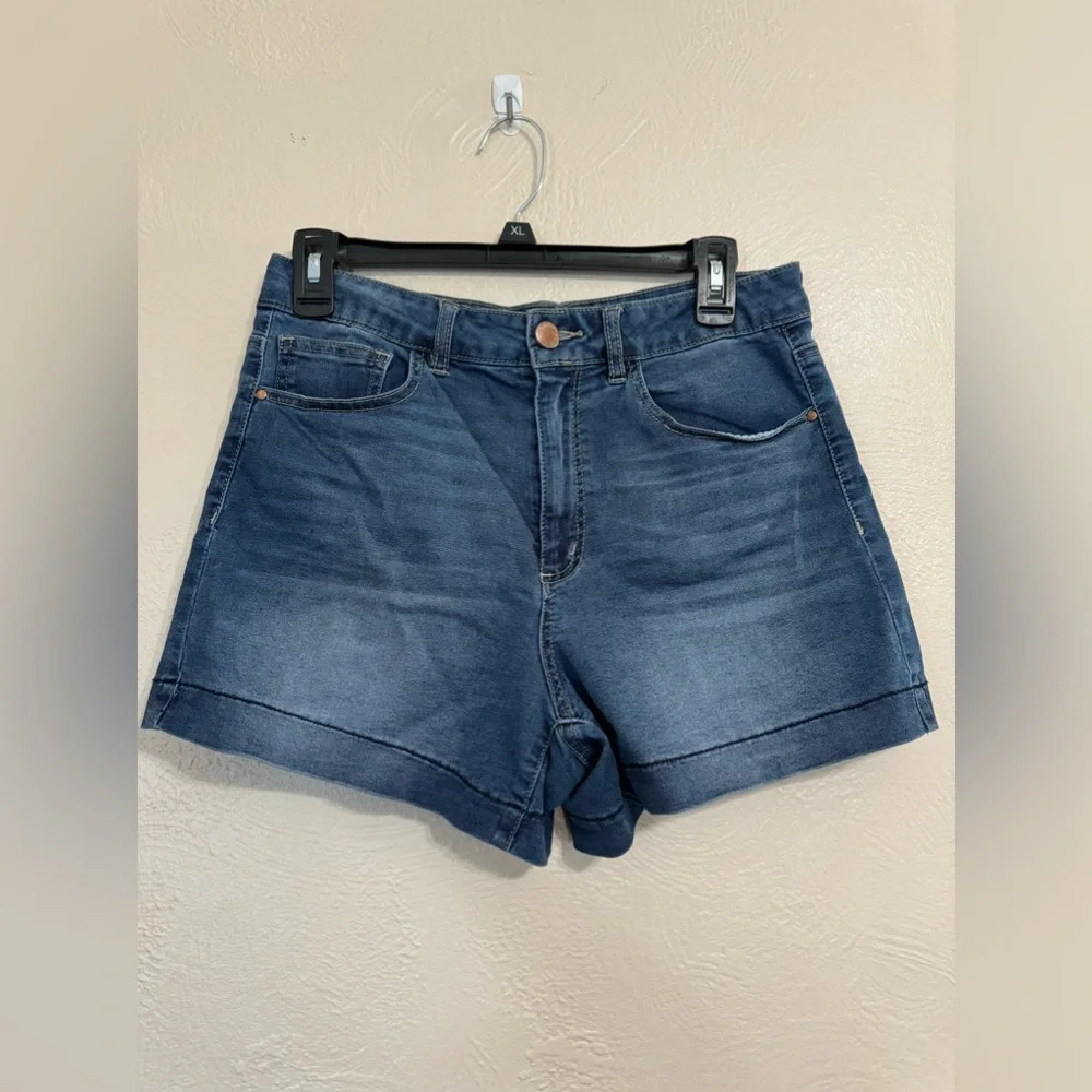 Refuge, size 10, jeans shorts. - Picture 1 of 7